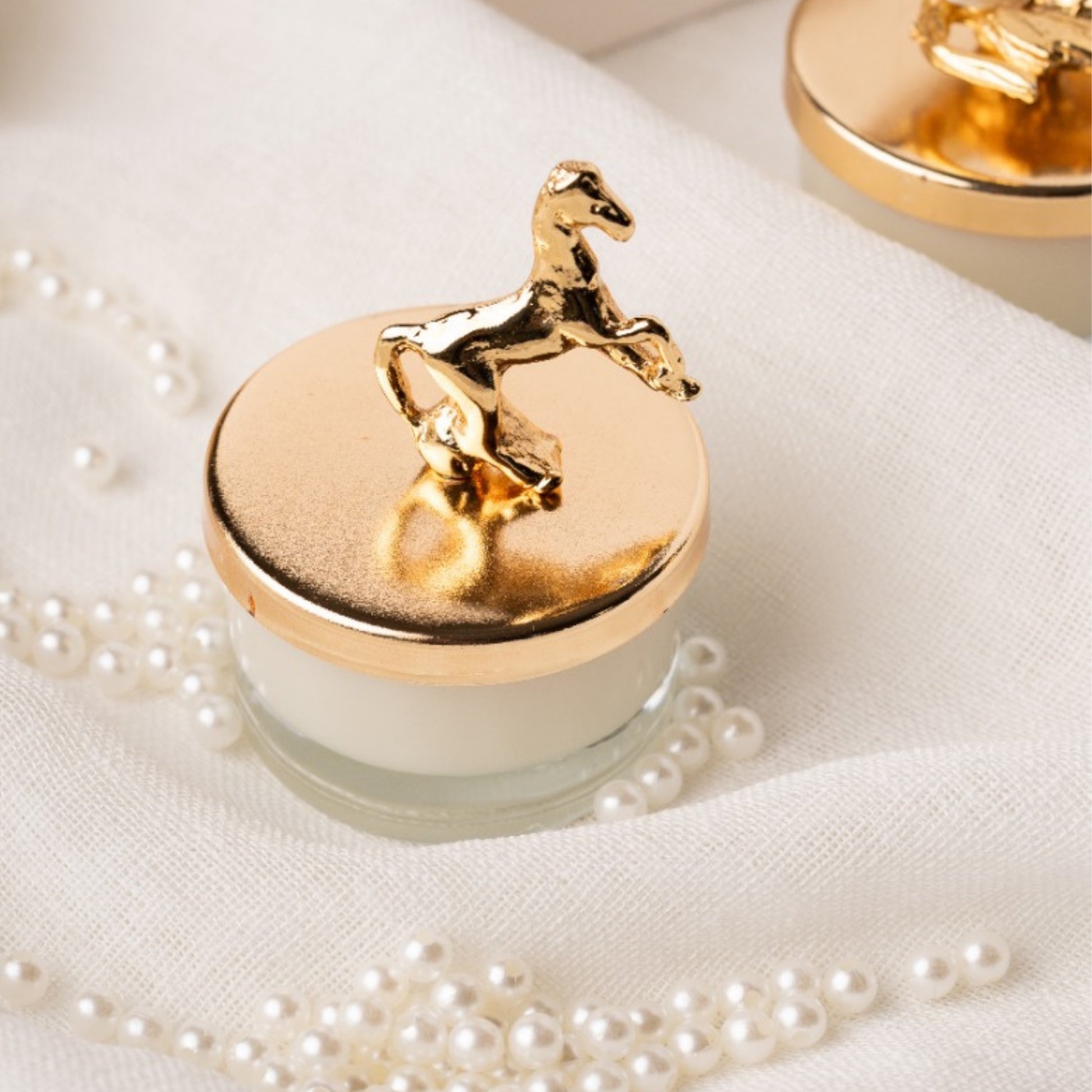 Urun-10 Elegant Candle Wedding Favors for Guest: Natural Soy Wax Luxury Candle Favor with Gold Lid