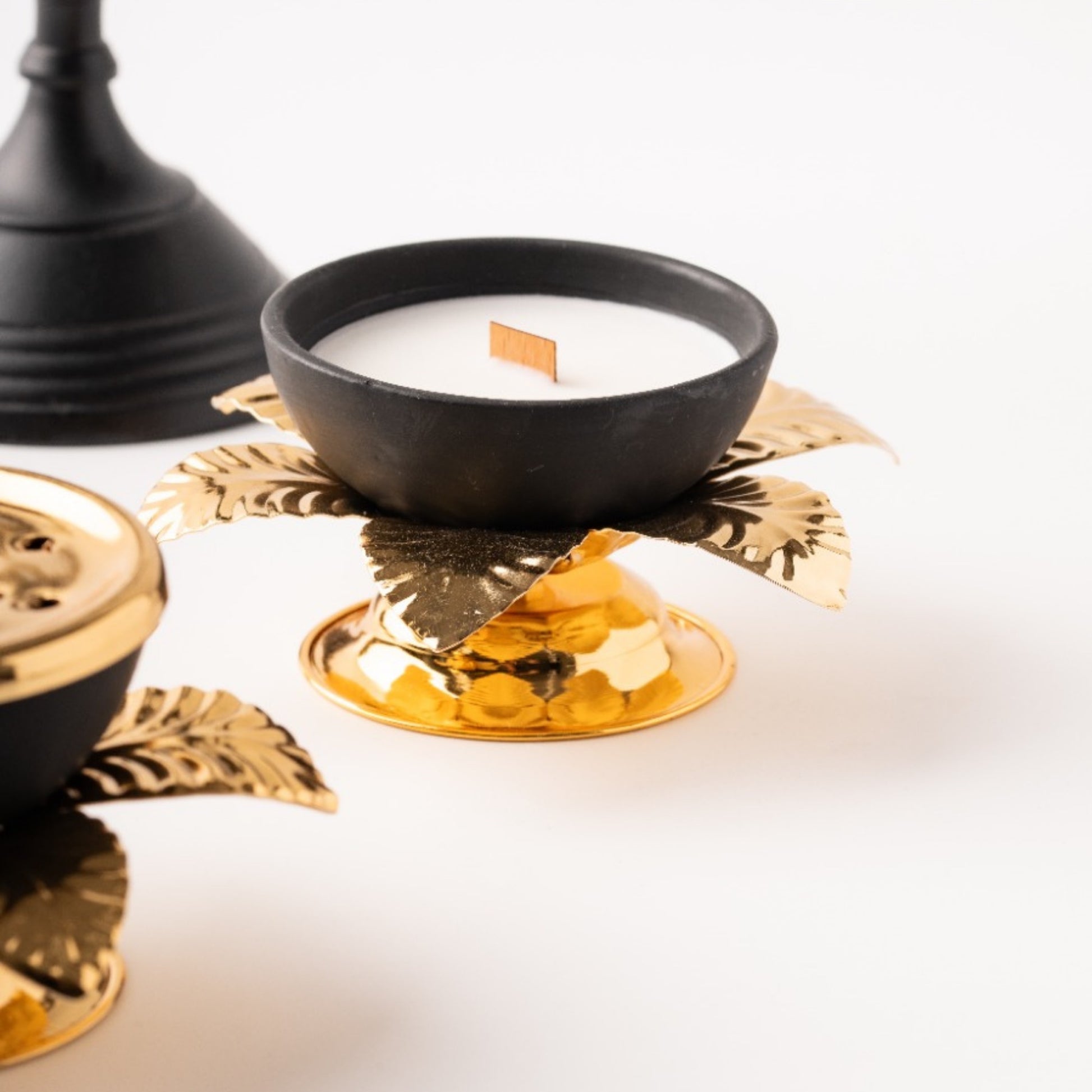 Urun-12 Luxury Custom Soy Wax Candle Wedding Favors: Elegant Gold Lid Decorative Mini Candles Favors for Guests